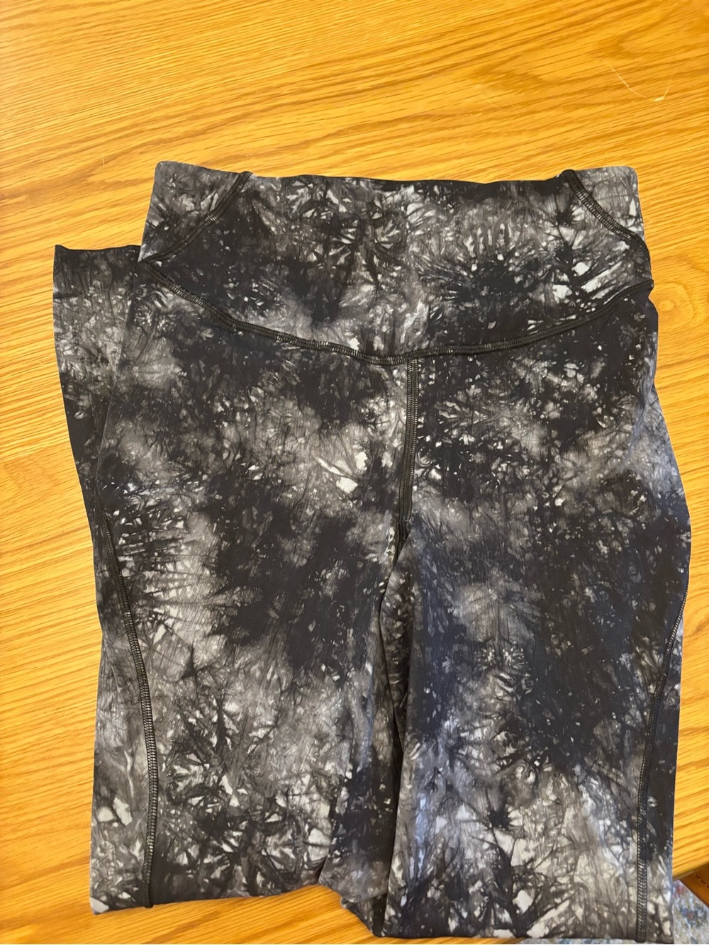 Lululemon Base Pace sz 6 23 inch - Picture 2 of 3